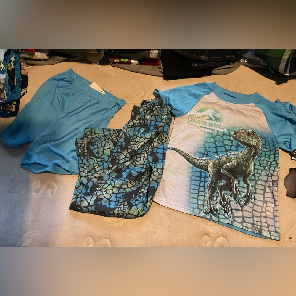 Kids 3 Piece Jurassic World Pijamas Set Size 4/5 yrs. New W/ Tags